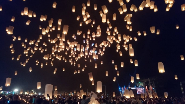 実体験 夜空がランタンが輝く タイ コムローイ祭りに参加 海外旅行の魅力 123ish 日本